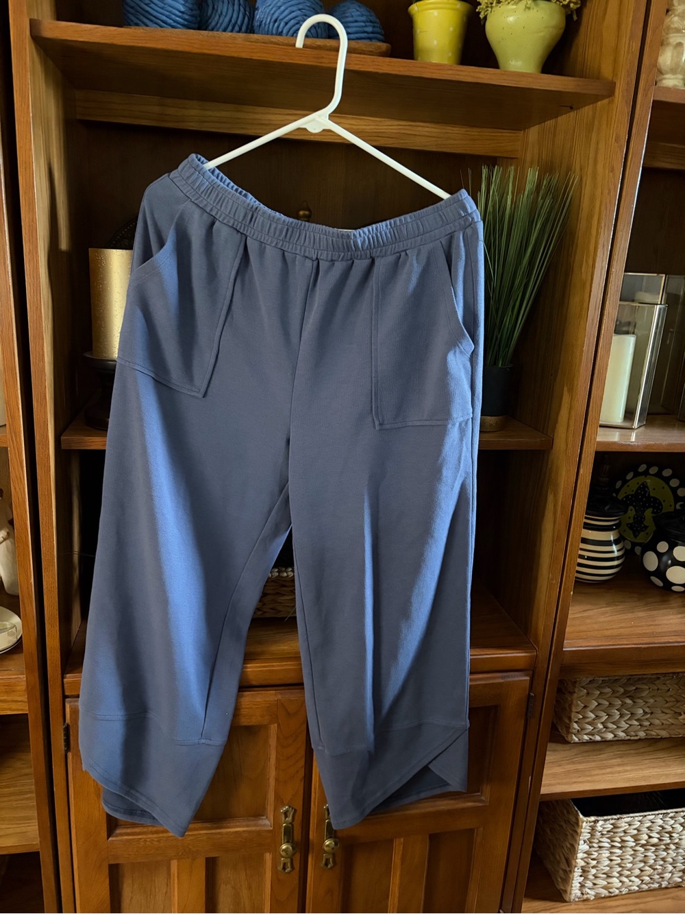 Trendy Queen Barrel Style Lightweight Sweat Pants with drawstring waist NWOT